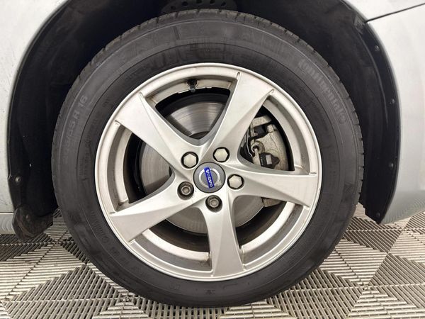 2015-Volvo-S60-T3-Momentum-Auto image:4