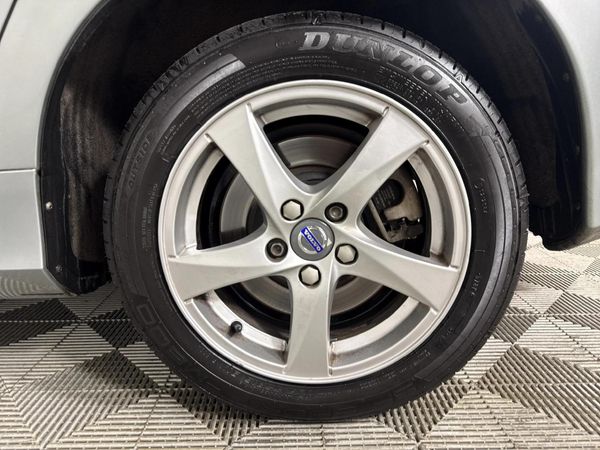 2015-Volvo-S60-T3-Momentum-Auto image:6