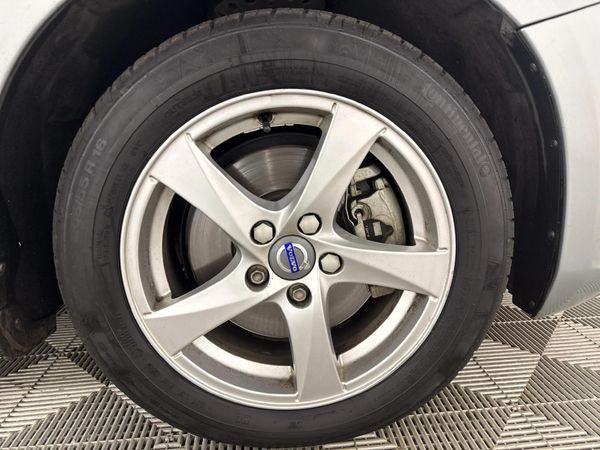 2015-Volvo-S60-T3-Momentum-Auto image:7