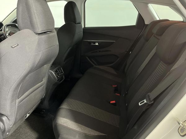 2018-Peugeot-3008-20-HDi-Active image:3
