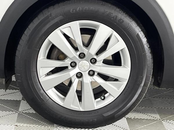 2018-Peugeot-3008-20-HDi-Active image:4
