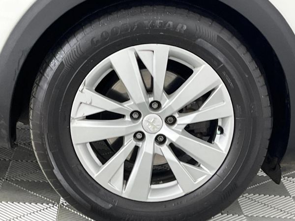 2018-Peugeot-3008-20-HDi-Active image:5