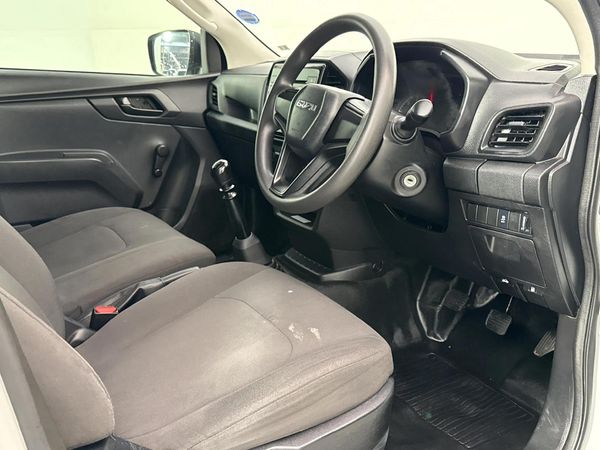 2022-Isuzu-D-Max-19-DDI-HR-Single-Cab image:7