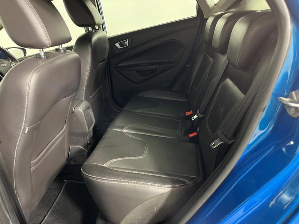 2015-Ford-Fiesta-10-EcoBoost-Titanium-5-dr image:3
