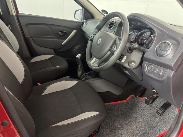 2014-Renault-Sandero-900T-Stepway image:9