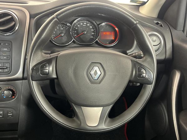 2014-Renault-Sandero-900T-Stepway image:11