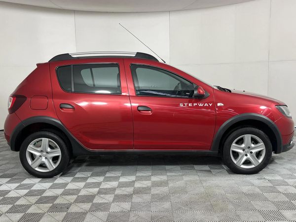 2014-Renault-Sandero-900T-Stepway image:16