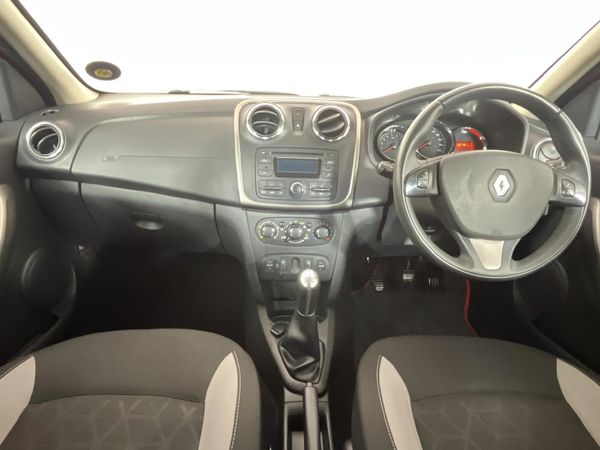 2014-Renault-Sandero-900T-Stepway image:1