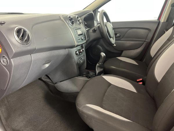 2014-Renault-Sandero-900T-Stepway image:8