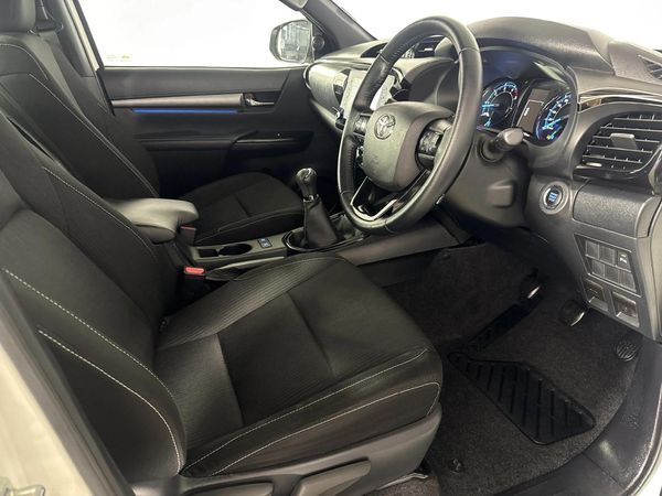 2021-Toyota-Hilux-28-GD-6-Raised-Body-Legend-Double-Cab image:9