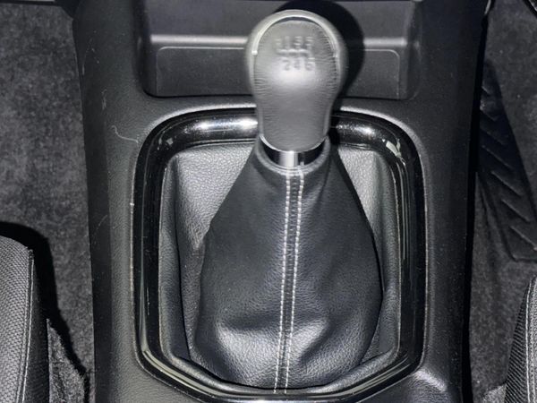 2021-Toyota-Hilux-28-GD-6-Raised-Body-Legend-Double-Cab image:10