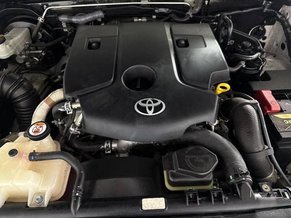 2021-Toyota-Hilux-28-GD-6-Raised-Body-Legend-Double-Cab image:13