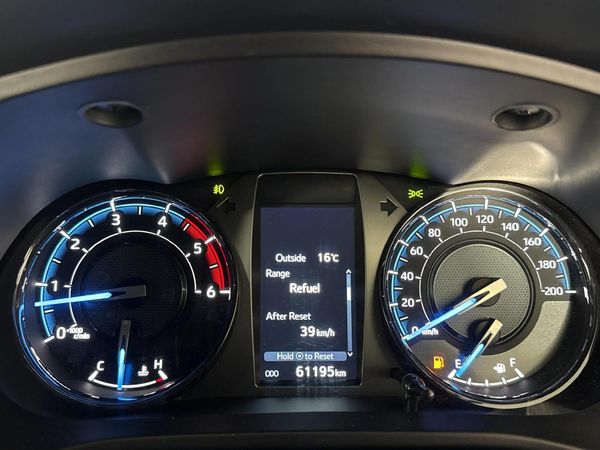 2021-Toyota-Hilux-28-GD-6-Raised-Body-Legend-Double-Cab image:2