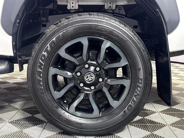 2021-Toyota-Hilux-28-GD-6-Raised-Body-Legend-Double-Cab image:6