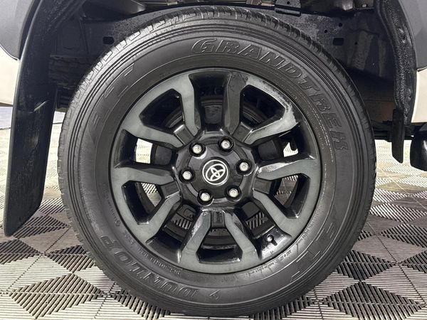 2021-Toyota-Hilux-28-GD-6-Raised-Body-Legend-Double-Cab image:7