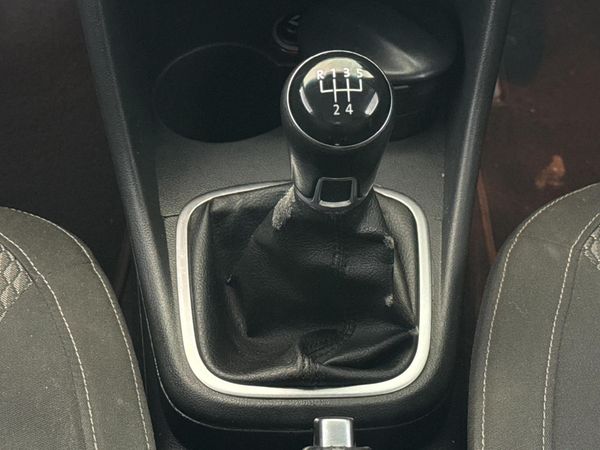 2016-Volkswagen-Polo-GP-15-TDI-Comfortline image:10