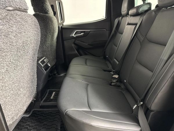 2022-Isuzu-D-Max-19-DDI-HR-LS-Auto-Double-Cab image:3