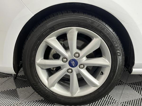 2018-Ford-Fiesta-10-EcoBoost-Trend-5-dr image:4