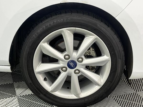 2018-Ford-Fiesta-10-EcoBoost-Trend-5-dr image:5