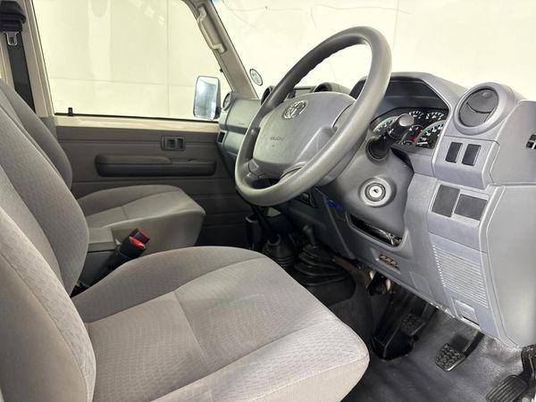 2023-Toyota-Land-Cruiser-79-40-Double-Cab image:9