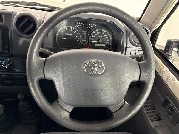 2023-Toyota-Land-Cruiser-79-40-Double-Cab image:12