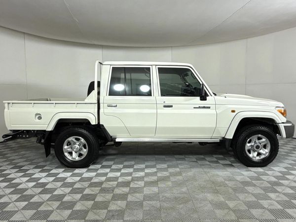 2023-Toyota-Land-Cruiser-79-40-Double-Cab image:17