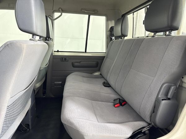 2023-Toyota-Land-Cruiser-79-40-Double-Cab image:3