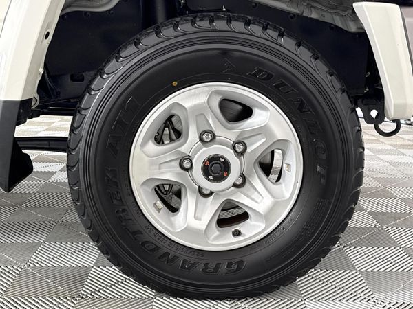 2023-Toyota-Land-Cruiser-79-40-Double-Cab image:4