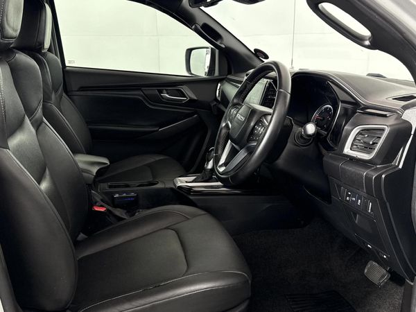 2022-Isuzu-D-Max-30-DDI-V-Cross-HR-4x4-Auto-Double-Cab image:9