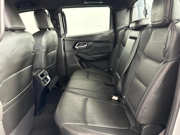 2022-Isuzu-D-Max-30-DDI-V-Cross-HR-4x4-Auto-Double-Cab image:3