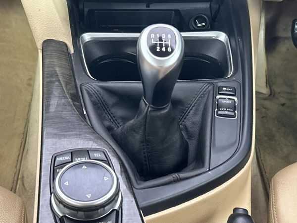 2013-BMW-3-Series-320i-GT image:10