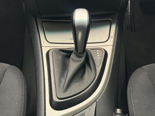 2010-BMW-1-Series-118i-5-dr-Auto image:10