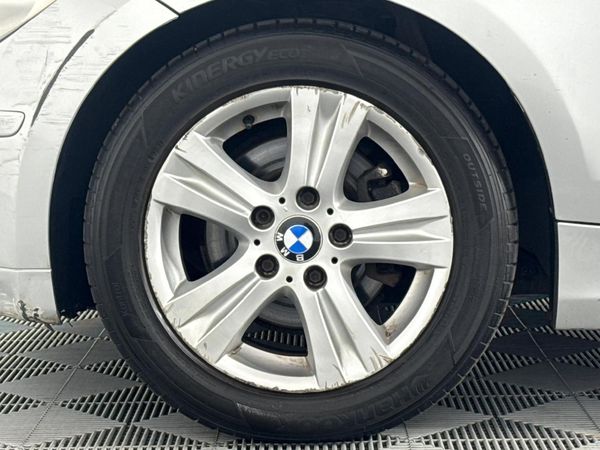 2010-BMW-1-Series-118i-5-dr-Auto image:4