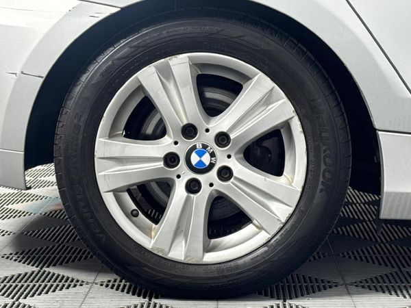 2010-BMW-1-Series-118i-5-dr-Auto image:7