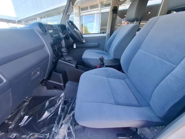 2026-Toyota-Land-Cruiser-76-28GD-6-Station-Wagon-LX image:4