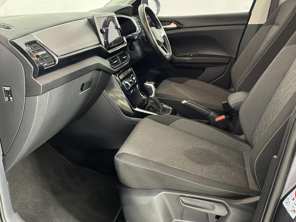 2025-Volkswagen-T-Cross-10-TSI-Life-Auto image:5