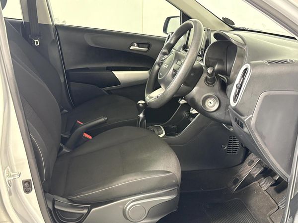 2022-Kia-Picanto-10-Street image:9