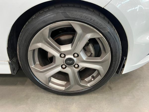 2018-Ford-Fiesta-ST-16-EcoBoost-GDTi image:8