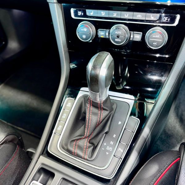 2018-Volkswagen-Golf-DSG image:12