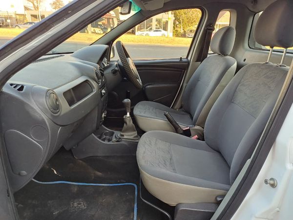 2013-Nissan-NP200-16-AC-Safety-Pack image:9