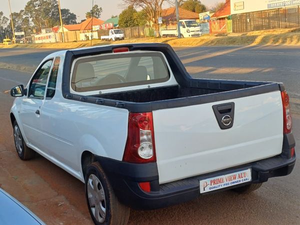 2013-Nissan-NP200-16-AC-Safety-Pack image:4
