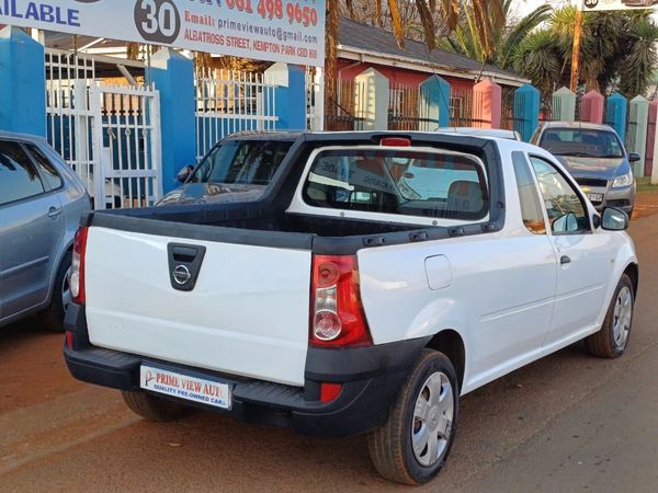 2013-Nissan-NP200-16-AC-Safety-Pack image:6