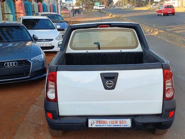 2013-Nissan-NP200-16-AC-Safety-Pack image:7