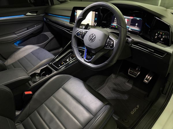 2025-Volkswagen-Golf-8-20-TSI-R-DSG image:11