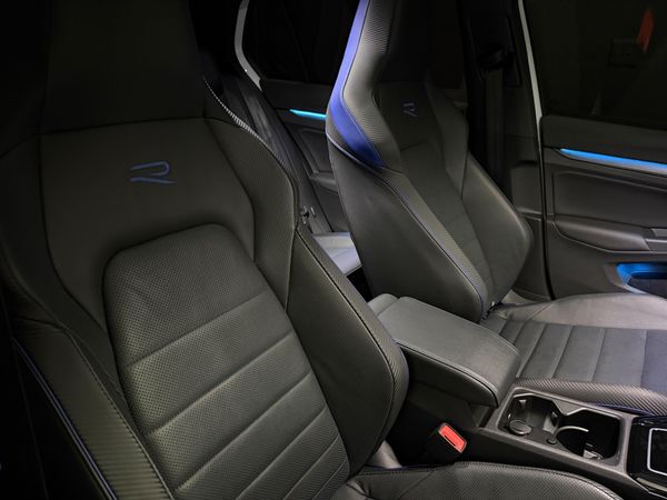 2025-Volkswagen-Golf-8-20-TSI-R-DSG image:12