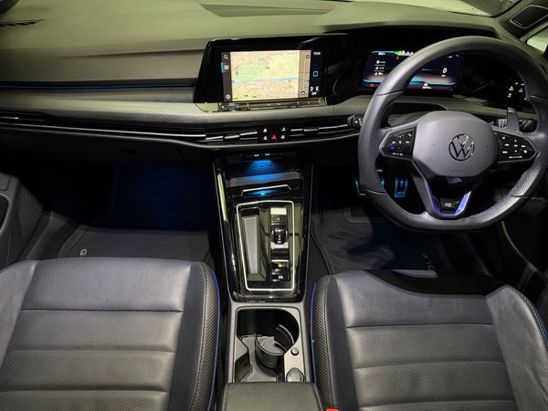2025-Volkswagen-Golf-8-20-TSI-R-DSG image:13
