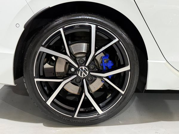2025-Volkswagen-Golf-8-20-TSI-R-DSG image:8
