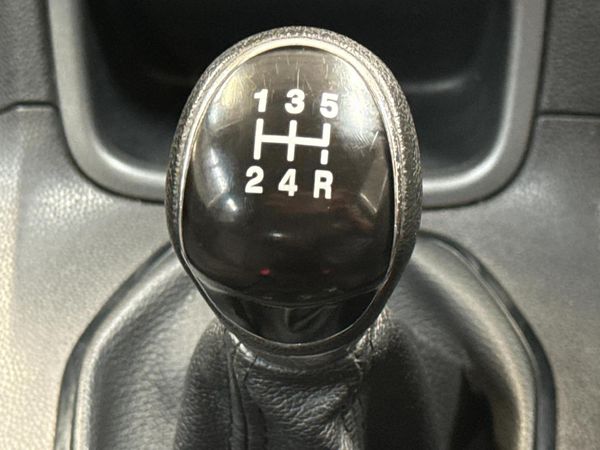 2017-Ford-Fiesta-14-Ambiente-5-dr image:10