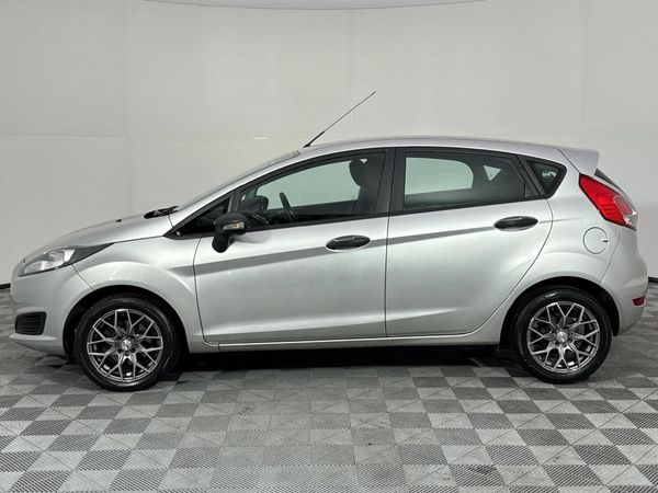 2017-Ford-Fiesta-14-Ambiente-5-dr image:17