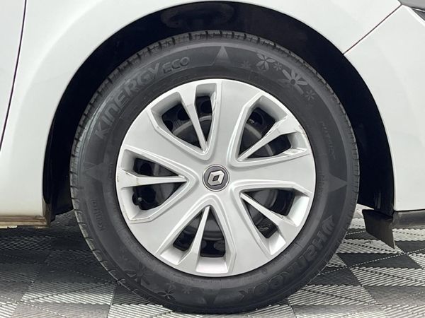 2020-Renault-Clio-IV-900T-Authentique-5-dr-66kW image:3